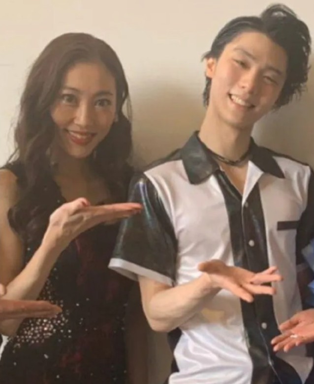 其后末延麻裕子妈妈指女儿是为结婚而结束音乐生涯,但没有公开丈夫身份。 其后末延麻裕子妈妈指女儿是为结婚而结束音乐生涯,但没有公开丈夫身份。