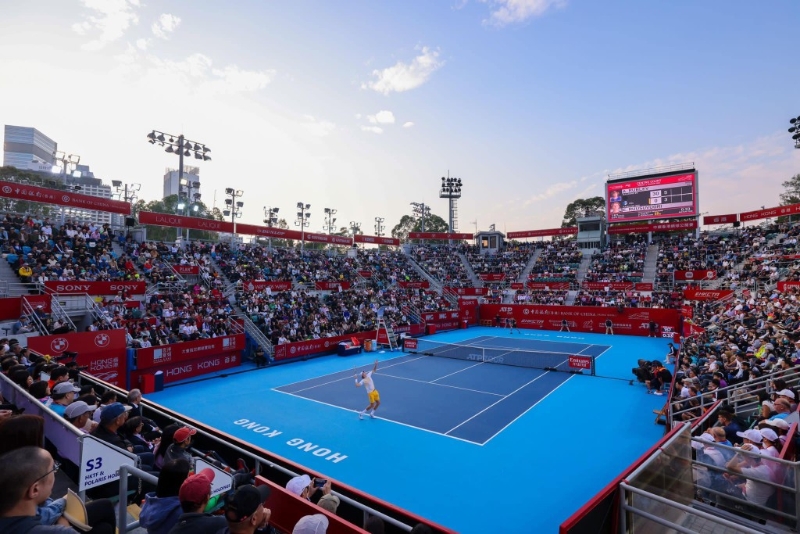“香港网球公开赛2024”决赛，现场气氛炽热。 李家超fb