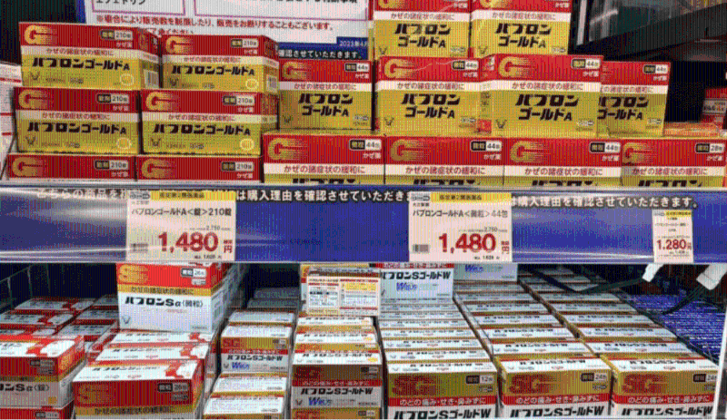 日本最大连锁药妆店之一的松本清下“限购令”，所有感冒药每人只限买一盒。 Facebook专页“日本自助旅游中毒者”