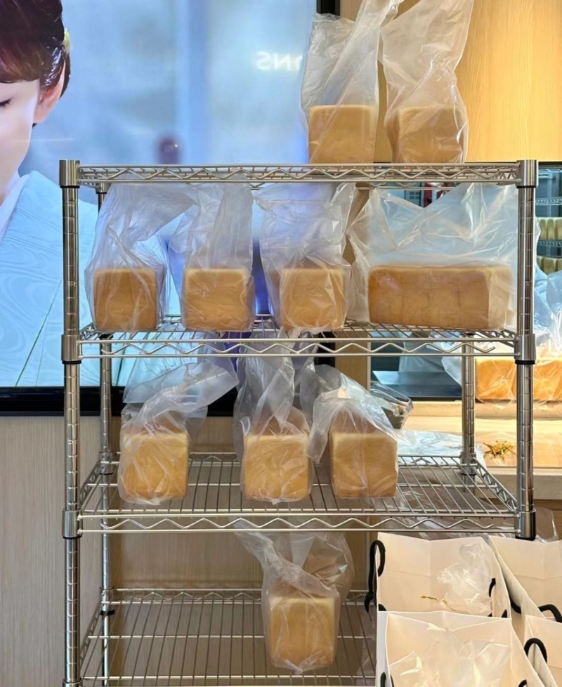 银座仁志川深圳店|架上排满生吐司 银座仁志川深圳店|架上排满生吐司