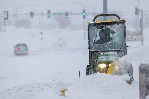 美国9个州面临大风雪。路透社