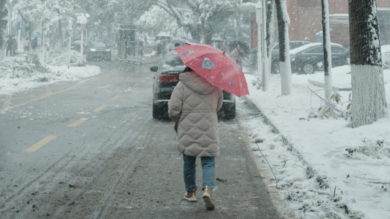 湖南暴雪有逾万人受灾。微博