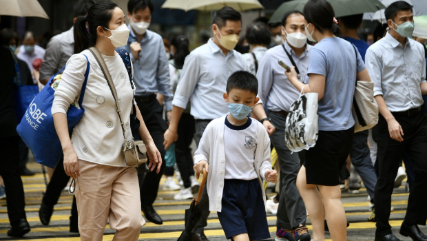 香港中文大学医学院近日发表一项研究，推算在新冠Omircron病毒于香港流行期间，近半数感染个案未能发现。