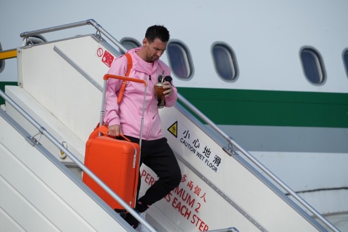 梅西今日抵达香港国际机场。