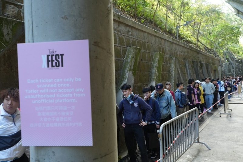 铜锣湾大球场一带已实施封路措施，只会允许持票人士进入加路连山道、棉花路及东院道行动范围。 刘骏轩摄