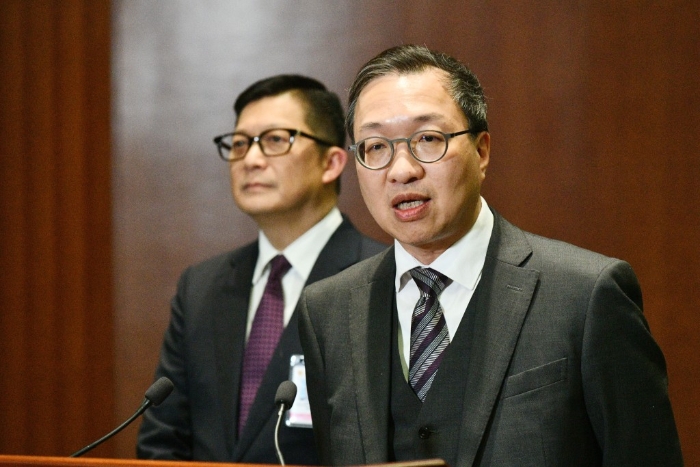 律政司司长林定国、保安局局长邓炳强马不停蹄四出进行解说工作。