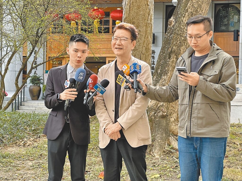 赵少康(中) 赵少康(中)