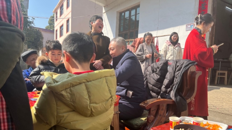 农历新年派利是,是亲友间的互相祝福,不应攀比金额大小。 微博 农历新年派利是,是亲友间的互相祝福,不应攀比金额大小。 微博