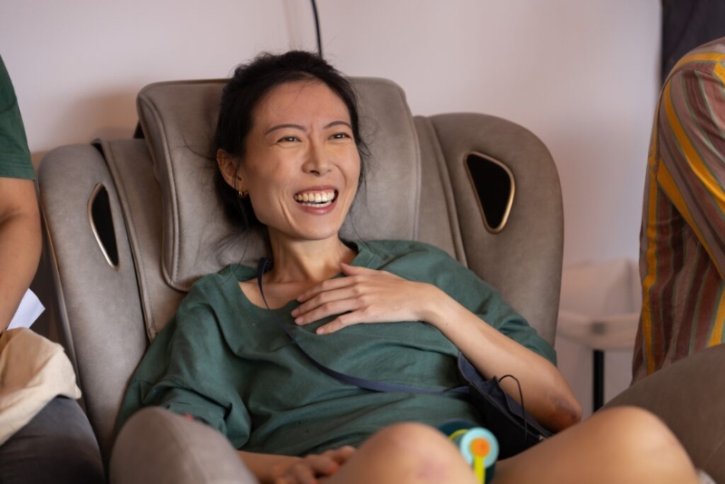 Michelle在“丧礼”上笑开怀。 hca.org.sg Michelle在“丧礼”上笑开怀。 hca.org.sg