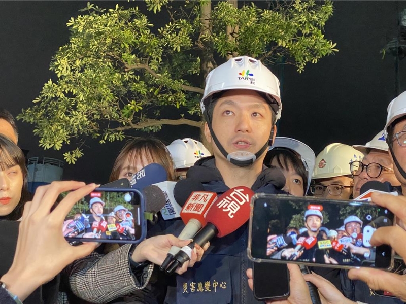 台北市长蒋万安表示，初步了解该新建工地的导沟支撑性不够，才导致地面下陷，目前已紧急展开回填作业，以防事故继续扩大。丁上程摄