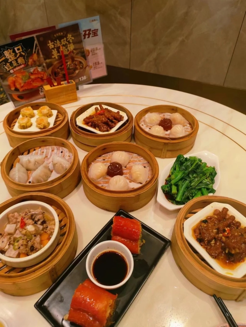 广东饮茶文化下,茶客习惯被收茶位费。 广东饮茶文化下,茶客习惯被收茶位费。