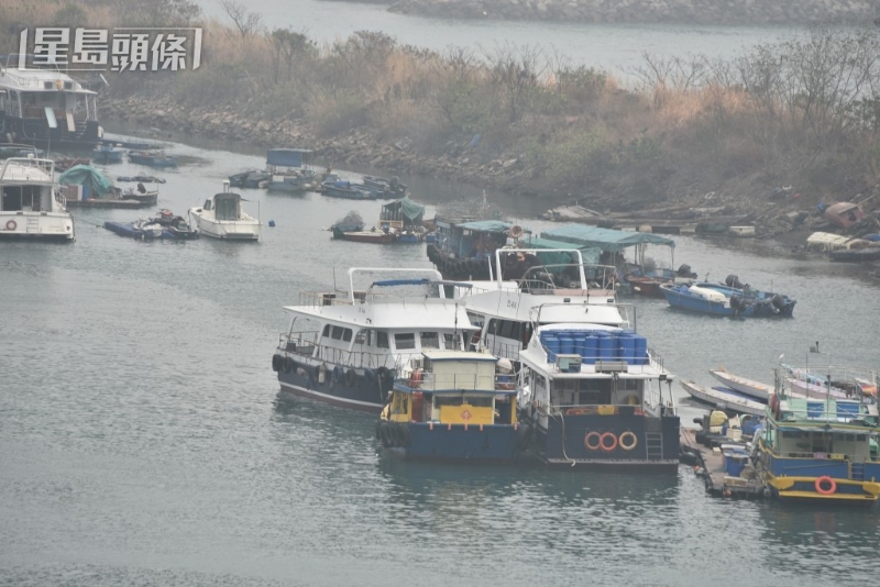 荃湾永顺街对开蓝巴勒海峡避风塘。 荃湾永顺街对开蓝巴勒海峡避风塘。