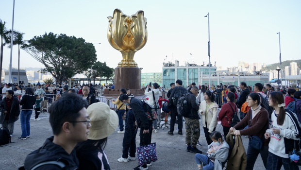 大批内地旅客访港