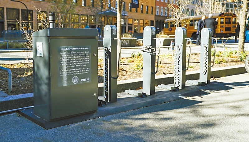 纽约市市首个公共电单车充电站