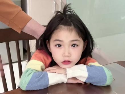 蓝妮妮五官精致 蓝妮妮五官精致