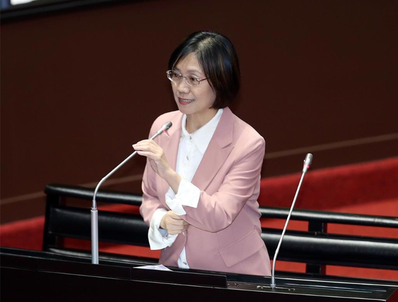 翁晓玲质询陈建仁 翁晓玲质询陈建仁