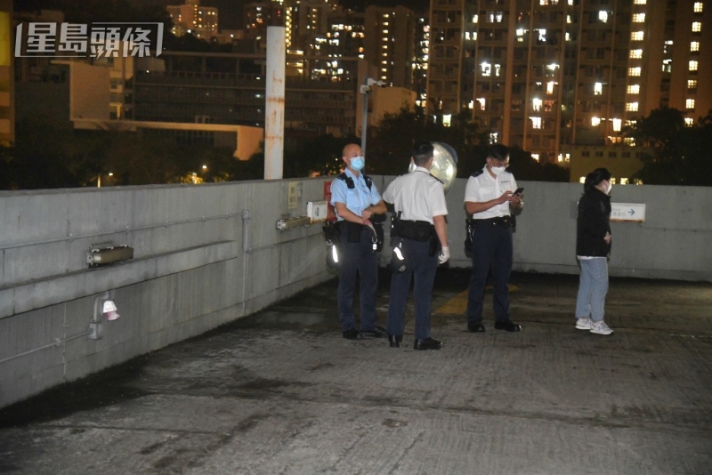 警方于九龙城广场天台进行调查。