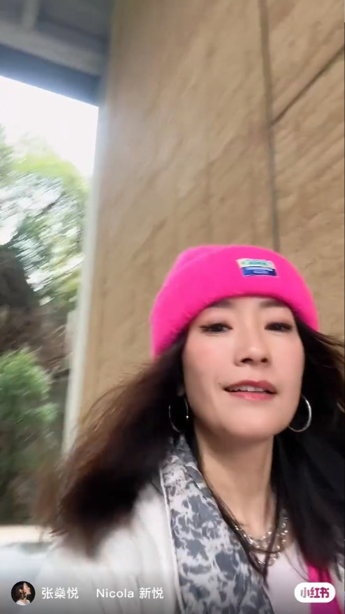 张新悦拍片时不断转圈及摇摆。 张新悦拍片时不断转圈及摇摆。