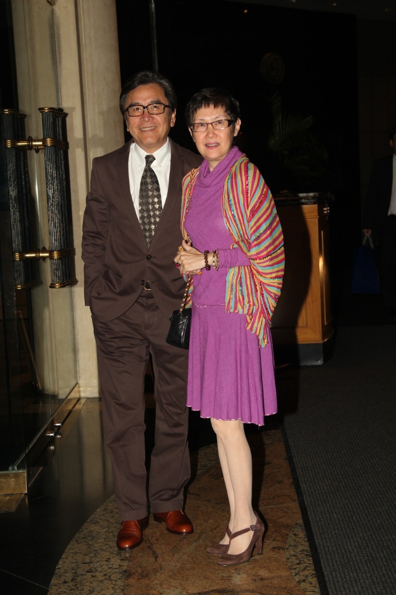 姜大卫与太太李琳琳1974年结婚,结婚多年依然鹣鲽情深。 姜大卫与太太李琳琳1974年结婚,结婚多年依然鹣鲽情深。