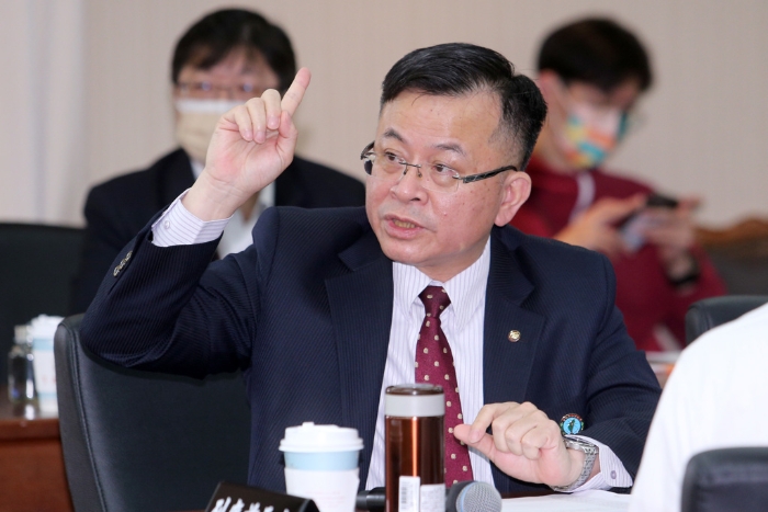 NCC主委陈耀祥施政满意度在陈建仁“内阁”中垫底 NCC主委陈耀祥施政满意度在陈建仁“内阁”中垫底