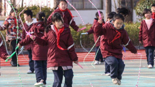 教育部等部门，要求确保中小学生每天30分钟课间体育活动