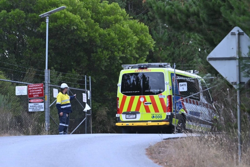 援救人员赶到现场 援救人员赶到现场