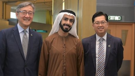 Al Maktoum去年访港参观数码港。 Al Maktoum去年访港参观数码港。