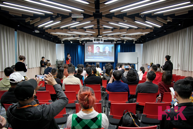 香港科技大学老师为来宾介绍港科大。