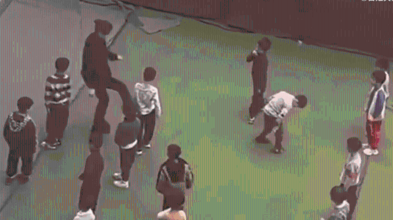 老师脚踢幼儿 老师脚踢幼儿