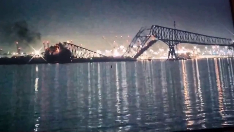 美国巴尔的摩一条大桥遭船只撞断