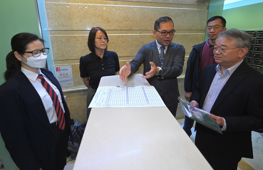 徐浩光到访成龙居 徐浩光到访成龙居