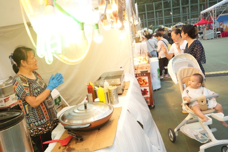 泰式特色市集在贾炳达道公园举行。