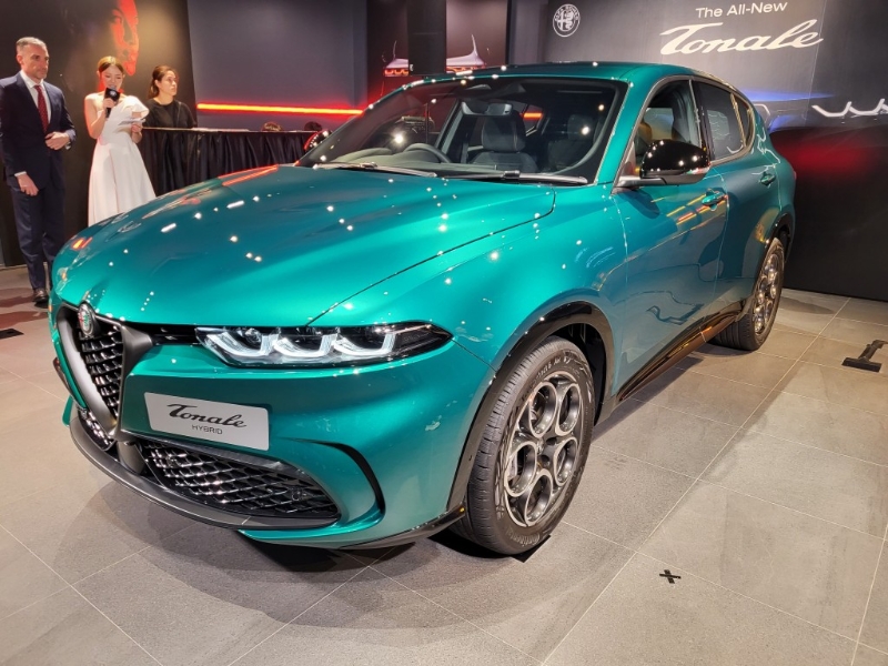 全新爱快Alfa Romeo Tonale香港版有三款不同包装选择，售价HK$429,000起，首批可于今年第四季前交付。