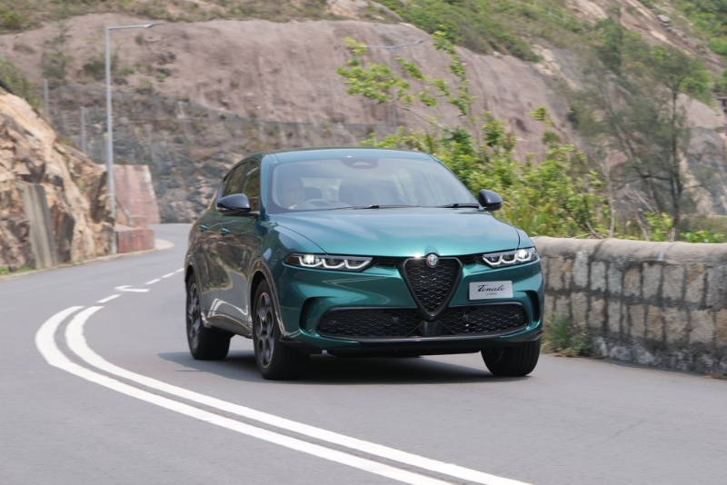 Alfa Romeo Tonale车身小巧，快辕转弯操控十分敏捷。