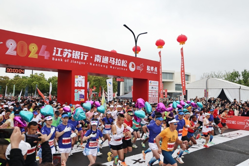 越来越多城市举办马拉松比赛，以带动当地经济。 新华社