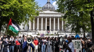 伦敦大学学院发生的支持巴勒斯坦抗议活动的画面 伦敦大学学院发生的支持巴勒斯坦抗议活动的画面