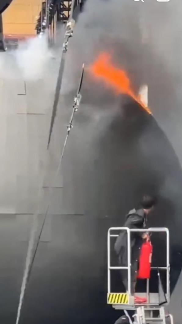 五月天香港演唱会舞台起火!1 五月天香港演唱会舞台起火!1