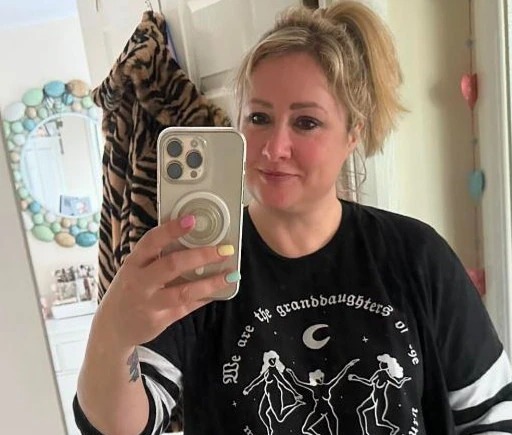 英国女作家霍姆斯。 英国女作家霍姆斯。