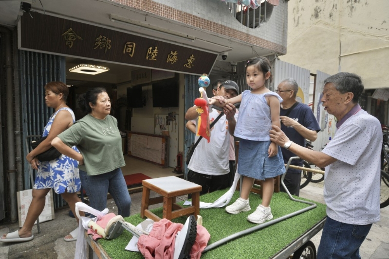 飘色巡游是长洲太平清醮重头戏 飘色巡游是长洲太平清醮重头戏