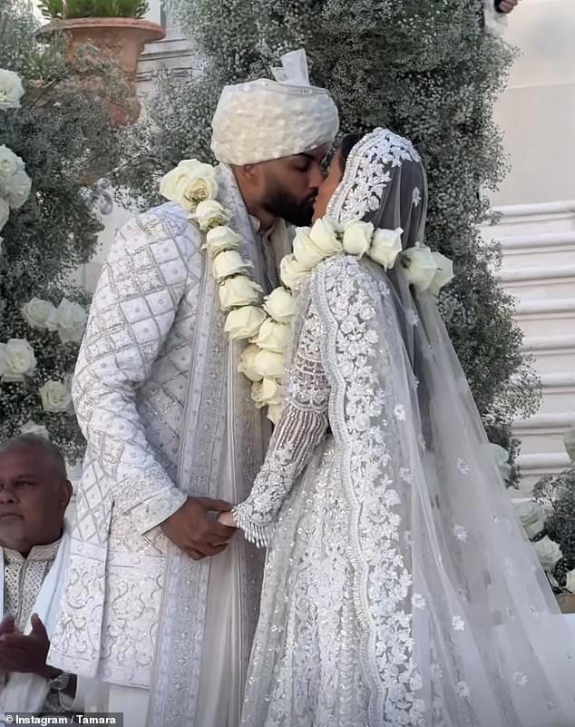 一对新人深情一吻。网上图片 一对新人深情一吻。网上图片