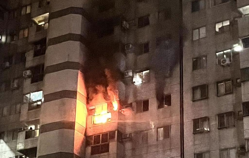 集合式住宅大楼8楼窜火