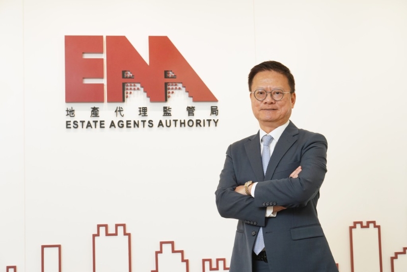 地产代理监管局主席萧泽宇表示，希望透过双管齐下，保障劏房租户达致双赢。