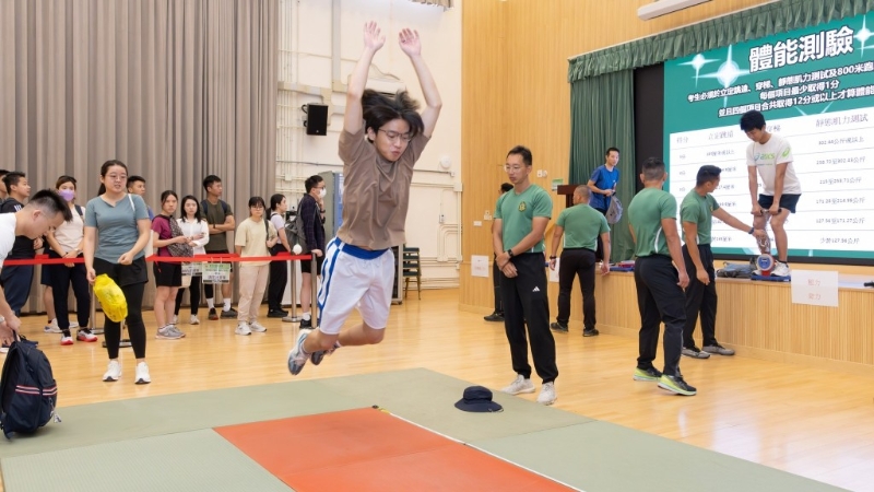 逾千人报名参加海关督察招聘体验日。