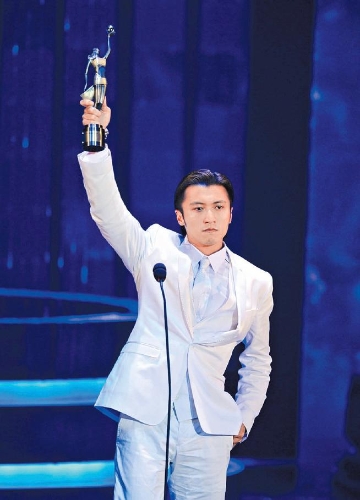 谢霆锋于2011年以《线人》获金像奖最佳男主角，是香港首位八十后金像影帝。
