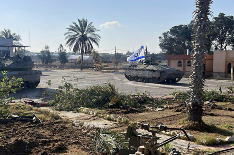 以军进入拉法口岸加沙一侧。