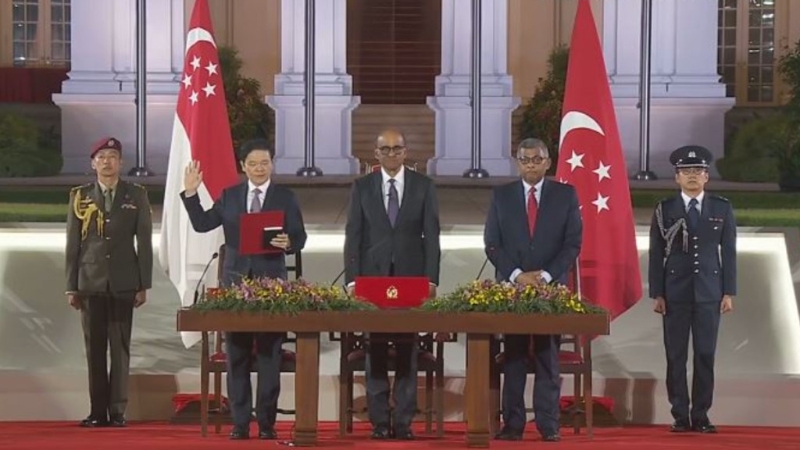 黄循财（左2）今晚宣誓就任新加坡新总理。