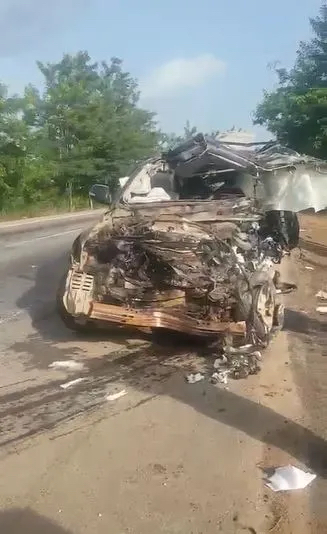 事故导致数辆车完全损毁。加纳通讯社 事故导致数辆车完全损毁。加纳通讯社