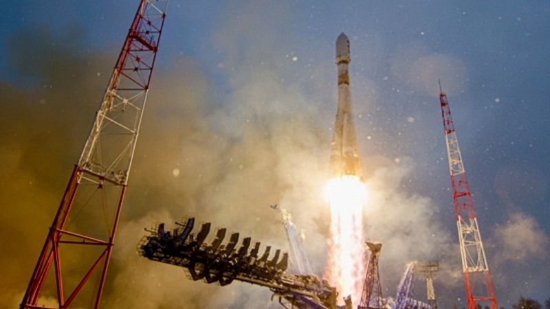 搭载军用卫星的俄罗斯空天军联盟2.1b 运载火箭发射升空