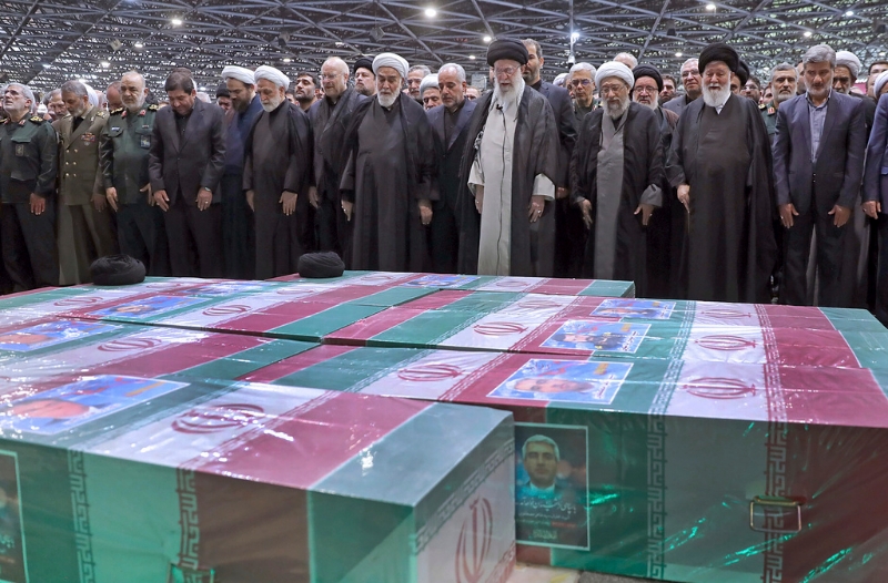 伊朗最高领袖哈梅内伊主持祈祷活动。 美联社