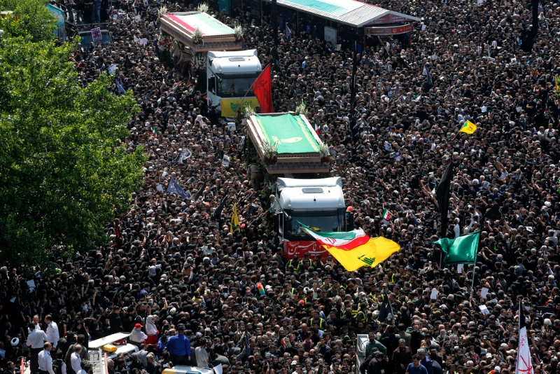 伊朗为莱希等坠机遇难者举行葬礼。 美联社.jpg